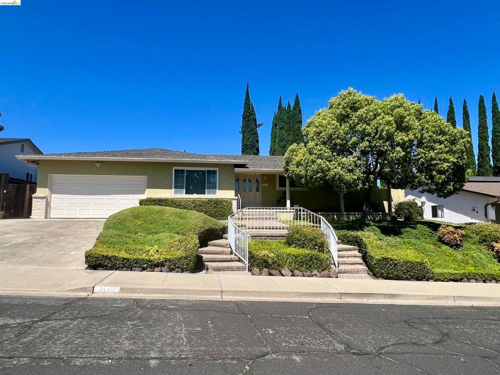 3918 Pebble Dr