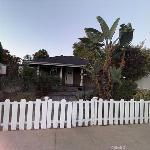 Photo of 623 E Almond AVE, Orange, CA 92866 (MLS # OC26226031)