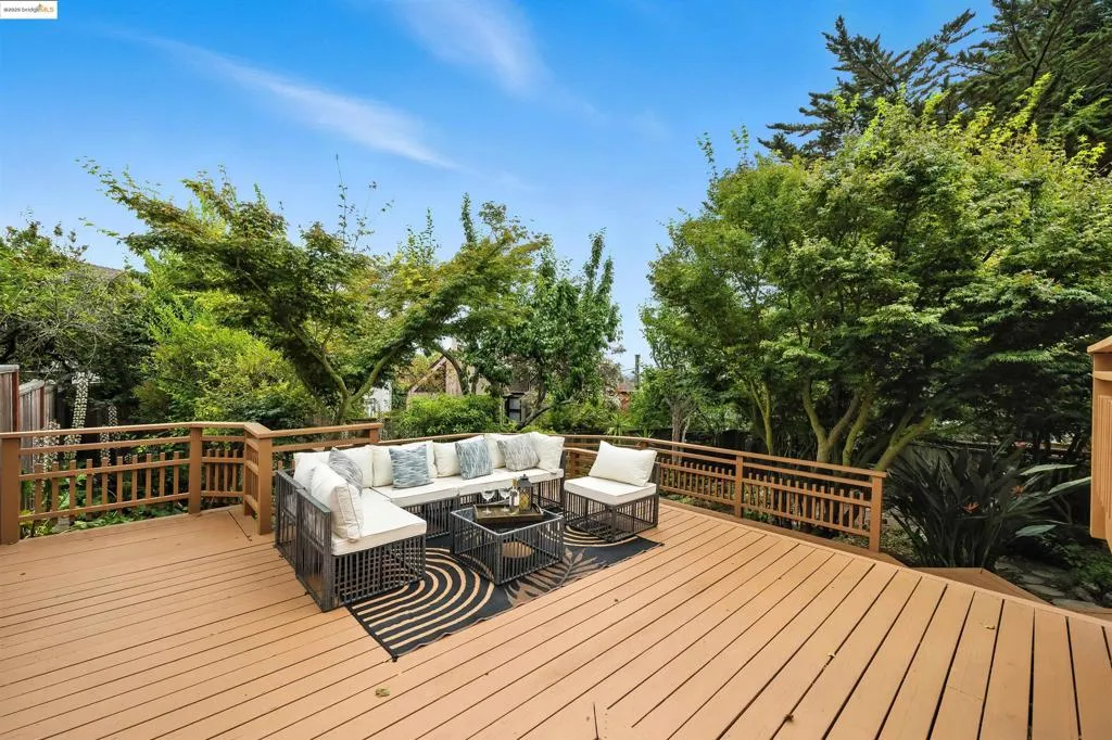 Berkeley, California 94707, United States, 3 Bedrooms Bedrooms, ,2 BathroomsBathrooms,Residential,Active,177294