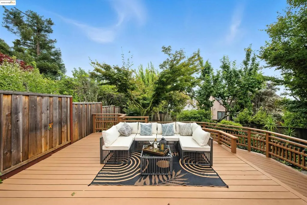 Berkeley, California 94707, United States, 3 Bedrooms Bedrooms, ,2 BathroomsBathrooms,Residential,Active,177294