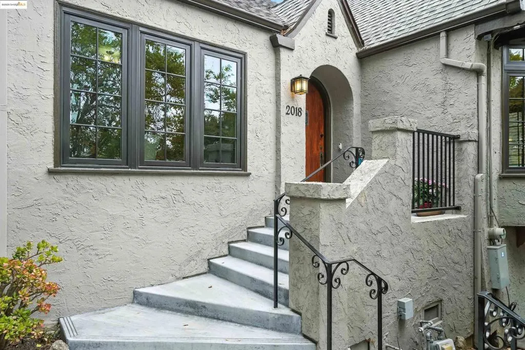 Berkeley, California 94707, United States, 3 Bedrooms Bedrooms, ,2 BathroomsBathrooms,Residential,Active,177294