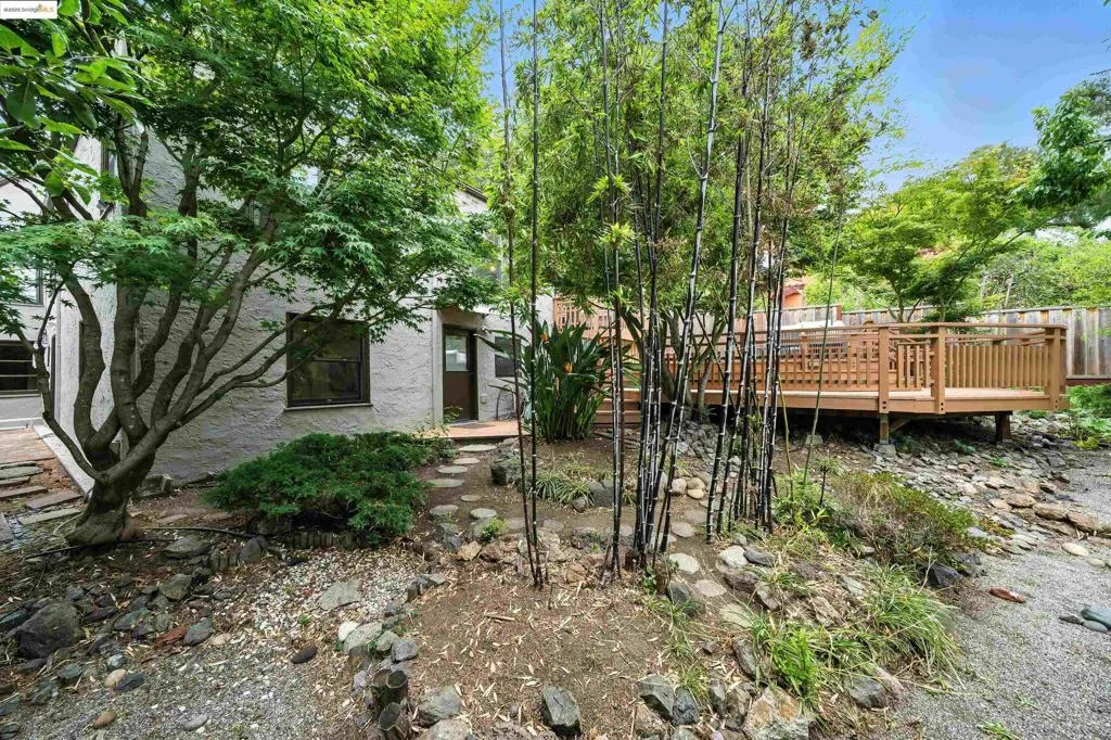 Berkeley, California 94707, United States, 3 Bedrooms Bedrooms, ,2 BathroomsBathrooms,Residential,Active,177294