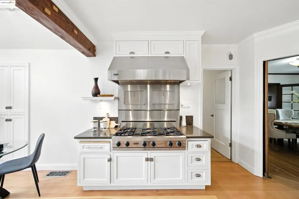 Berkeley, California 94707, United States, 3 Bedrooms Bedrooms, ,2 BathroomsBathrooms,Residential,Active,177294