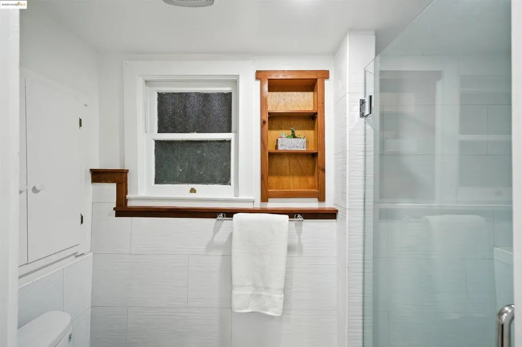 Berkeley, California 94707, United States, 3 Bedrooms Bedrooms, ,2 BathroomsBathrooms,Residential,Active,177294