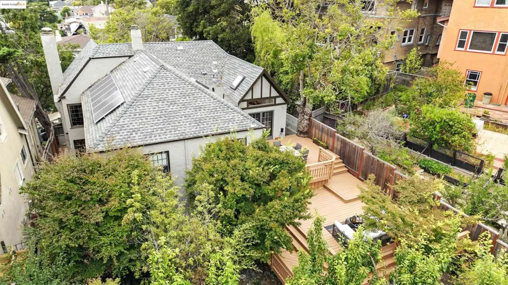 Berkeley, California 94707, United States, 3 Bedrooms Bedrooms, ,2 BathroomsBathrooms,Residential,Active,177294