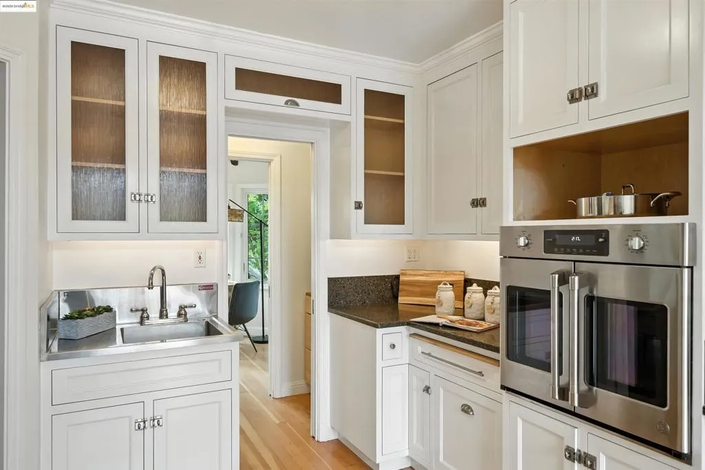 Berkeley, California 94707, United States, 3 Bedrooms Bedrooms, ,2 BathroomsBathrooms,Residential,Active,177294