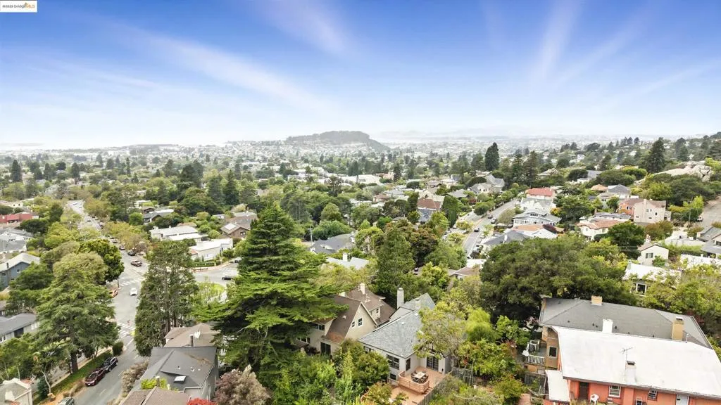 Berkeley, California 94707, United States, 3 Bedrooms Bedrooms, ,2 BathroomsBathrooms,Residential,Active,177294