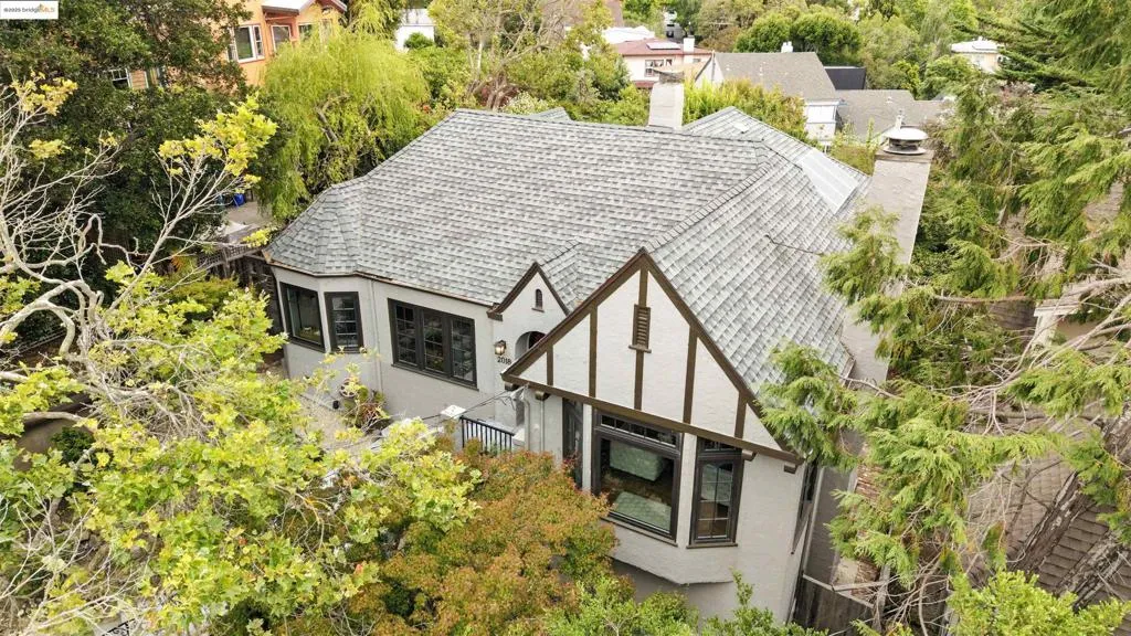 Berkeley, California 94707, United States, 3 Bedrooms Bedrooms, ,2 BathroomsBathrooms,Residential,Active,177294