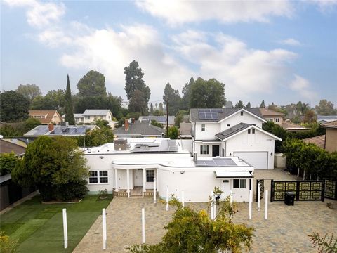 Photo of 13551 Hart Street, Van Nuys, CA 91405 (MLS # GD25248946) Photo of 13551 Hart Street, Van Nuys, CA 91405 (MLS # GD25248946)