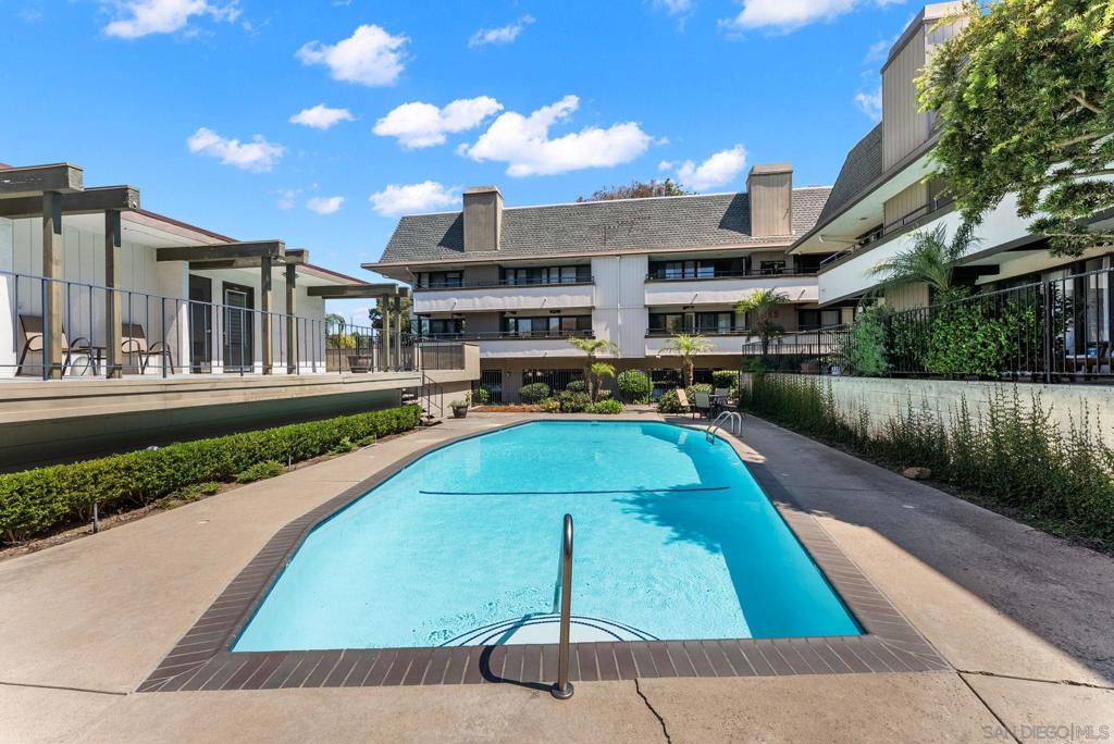 La Costa - Residential