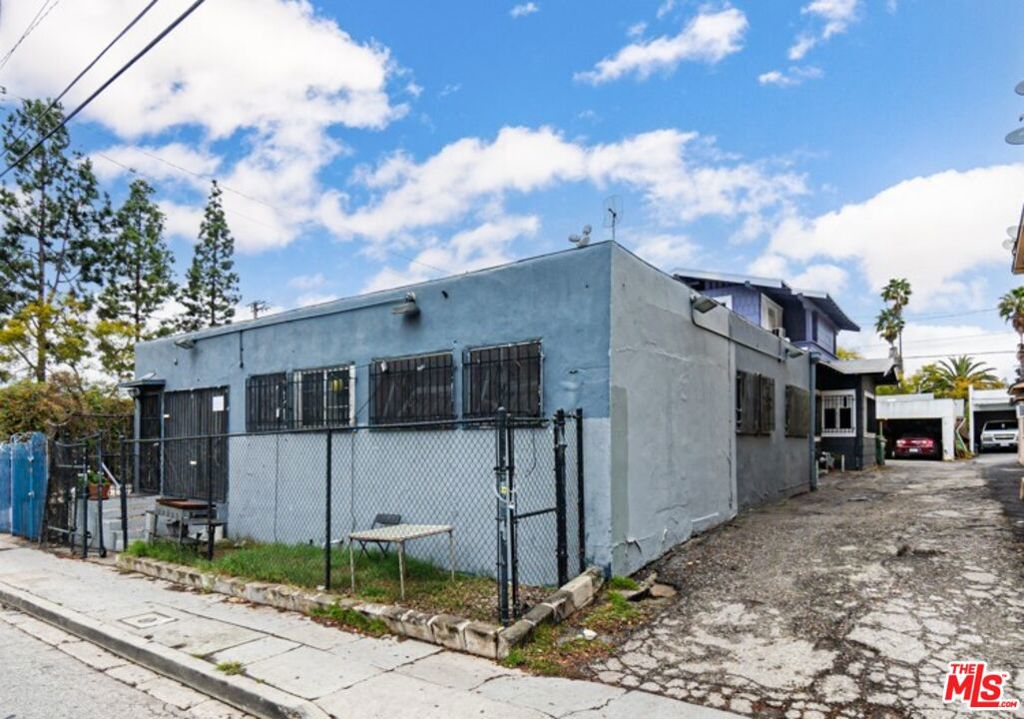4913 Melrose Avenue