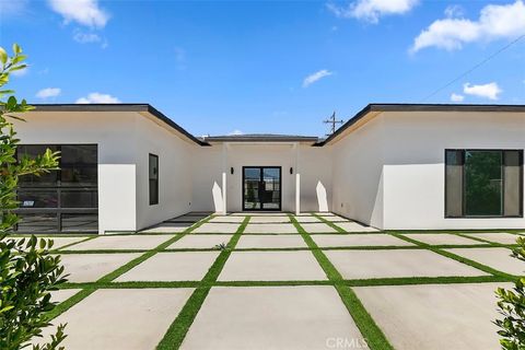 208 W ROSA PARKS Road Palm Springs CA 92262