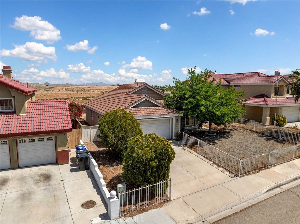 Photo of 16383 Salinas St, Victorville, CA 92394 (MLS # HD26084029)