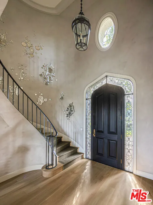 Pacific Palisades, California 90272, United States, 5 Bedrooms Bedrooms, ,6 BathroomsBathrooms,Residential,Active,220469