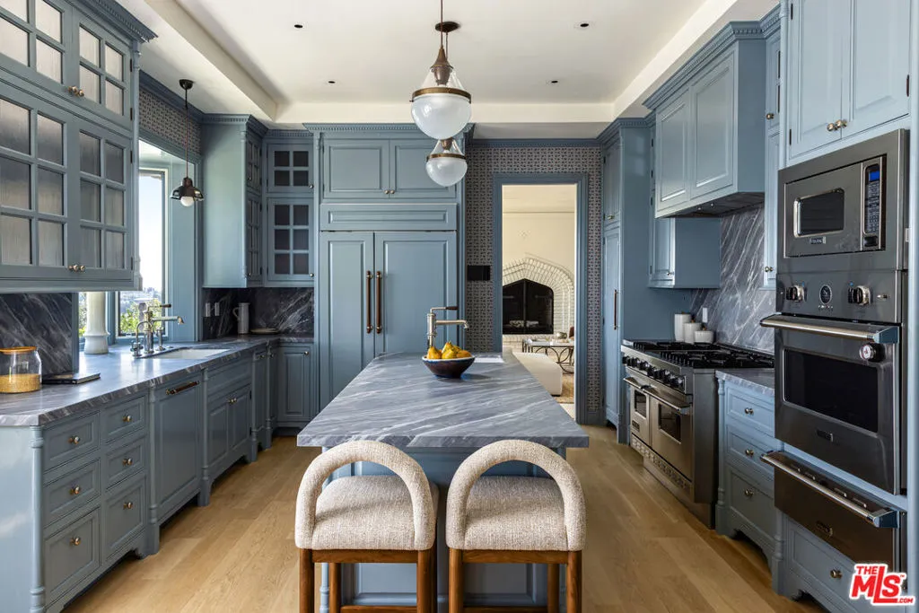 Pacific Palisades, California 90272, United States, 5 Bedrooms Bedrooms, ,6 BathroomsBathrooms,Residential,Active,220469