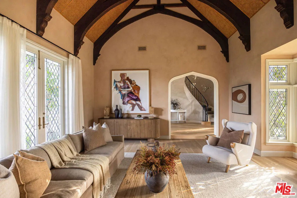 Pacific Palisades, California 90272, United States, 5 Bedrooms Bedrooms, ,6 BathroomsBathrooms,Residential,Active,220469