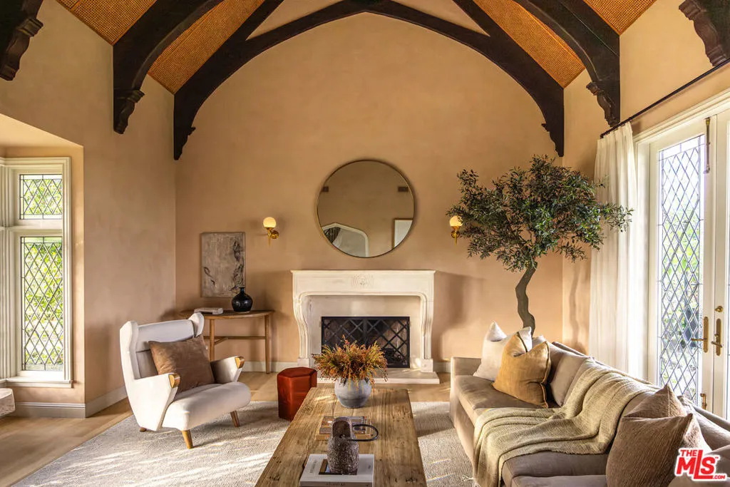 Pacific Palisades, California 90272, United States, 5 Bedrooms Bedrooms, ,6 BathroomsBathrooms,Residential,Active,220469