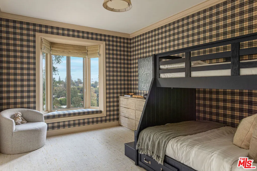 Pacific Palisades, California 90272, United States, 5 Bedrooms Bedrooms, ,6 BathroomsBathrooms,Residential,Active,220469