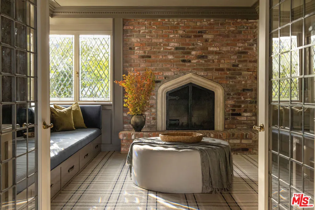 Pacific Palisades, California 90272, United States, 5 Bedrooms Bedrooms, ,6 BathroomsBathrooms,Residential,Active,220469