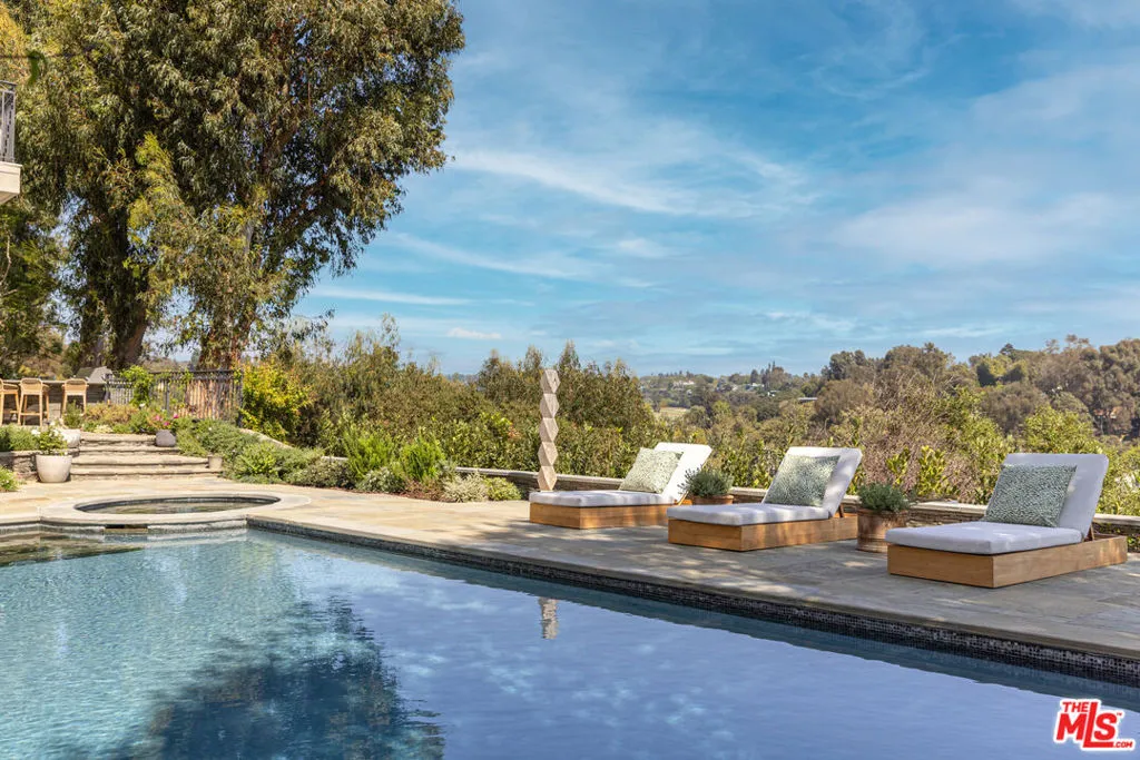 Pacific Palisades, California 90272, United States, 5 Bedrooms Bedrooms, ,6 BathroomsBathrooms,Residential,Active,220469