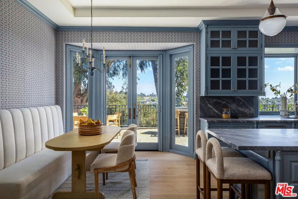 Pacific Palisades, California 90272, United States, 5 Bedrooms Bedrooms, ,6 BathroomsBathrooms,Residential,Active,220469