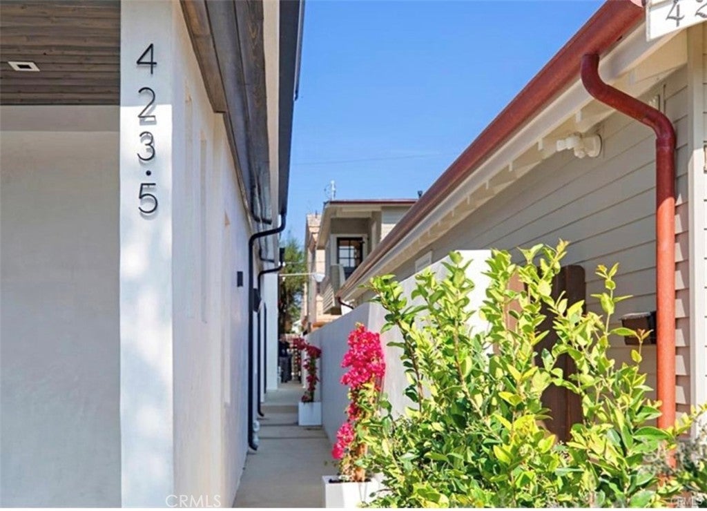Photo of 423 Orchid Ave AVE #1/2, Corona Del Mar, CA 92625 (MLS # PW26229655)