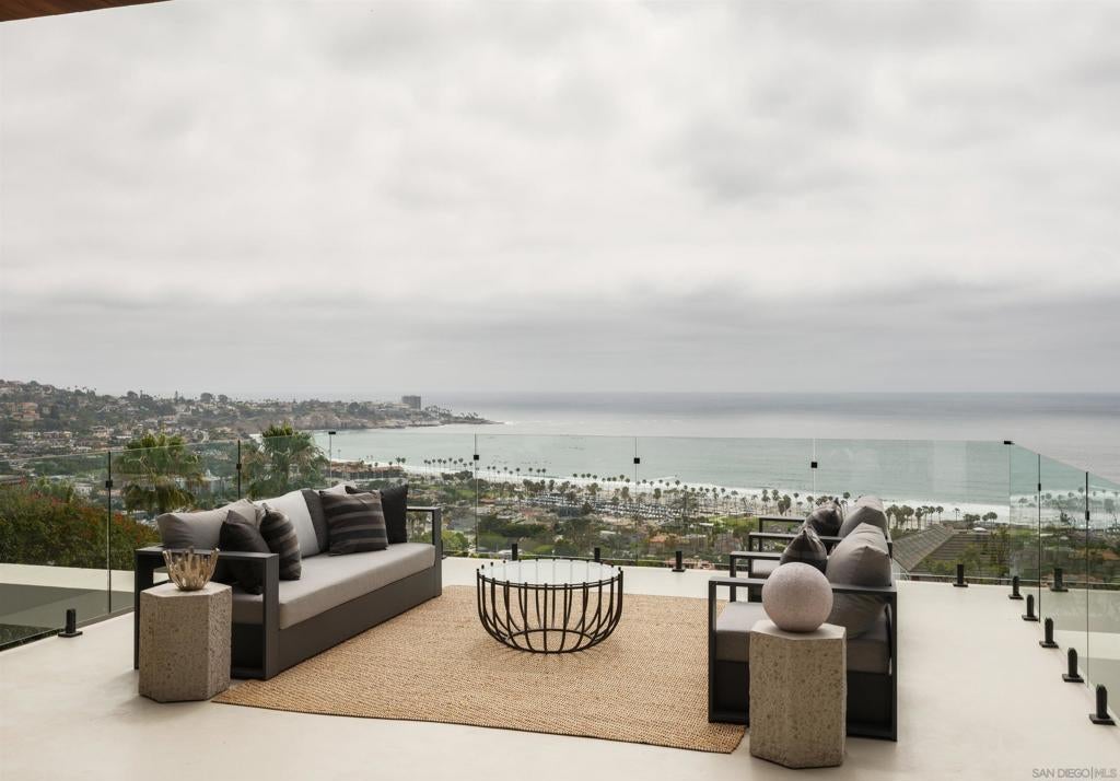 8421 Whale Watch Way