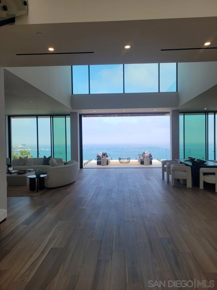8421 Whale Watch Way