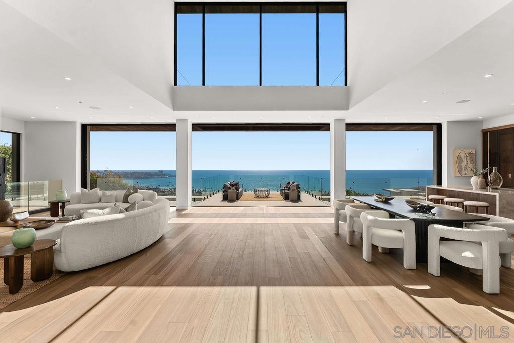 8421 Whale Watch Way