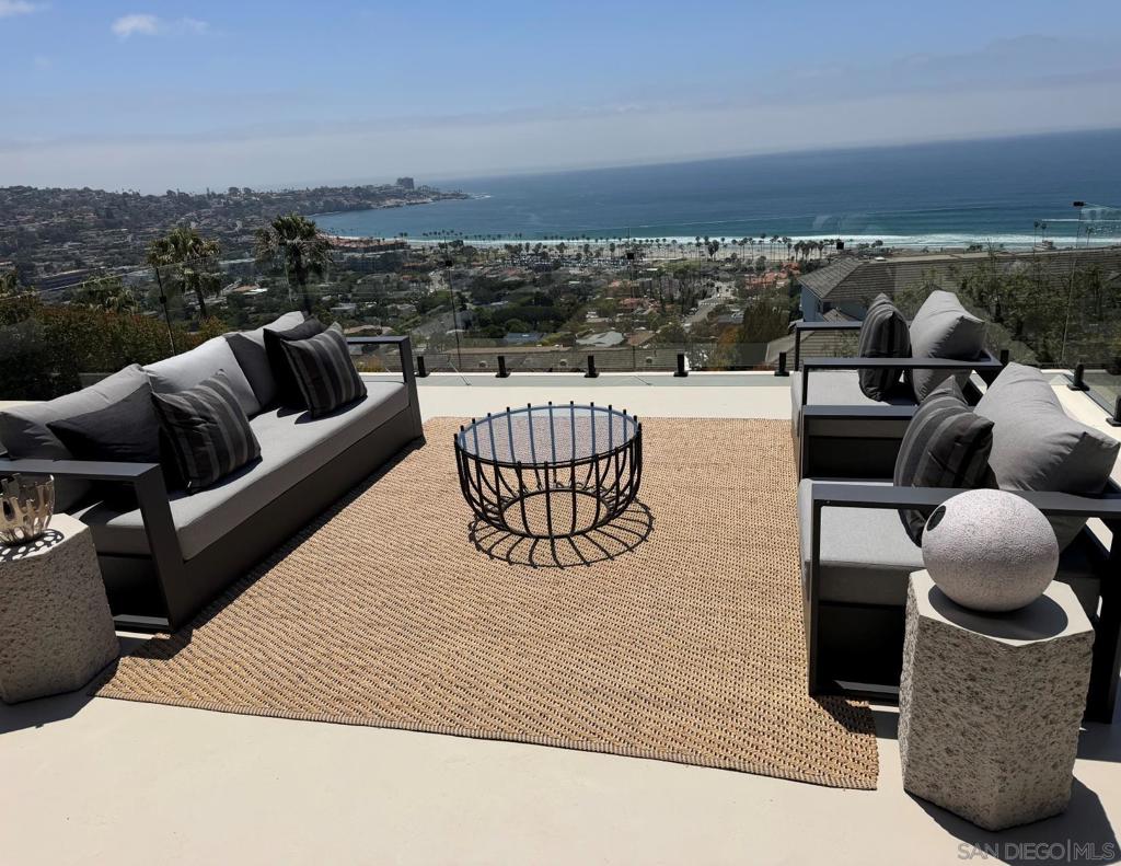 8421 Whale Watch Way