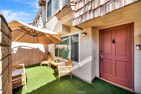 Photo of 18631 Collins St #10, Tarzana, CA 91356 (MLS # SR26014828)