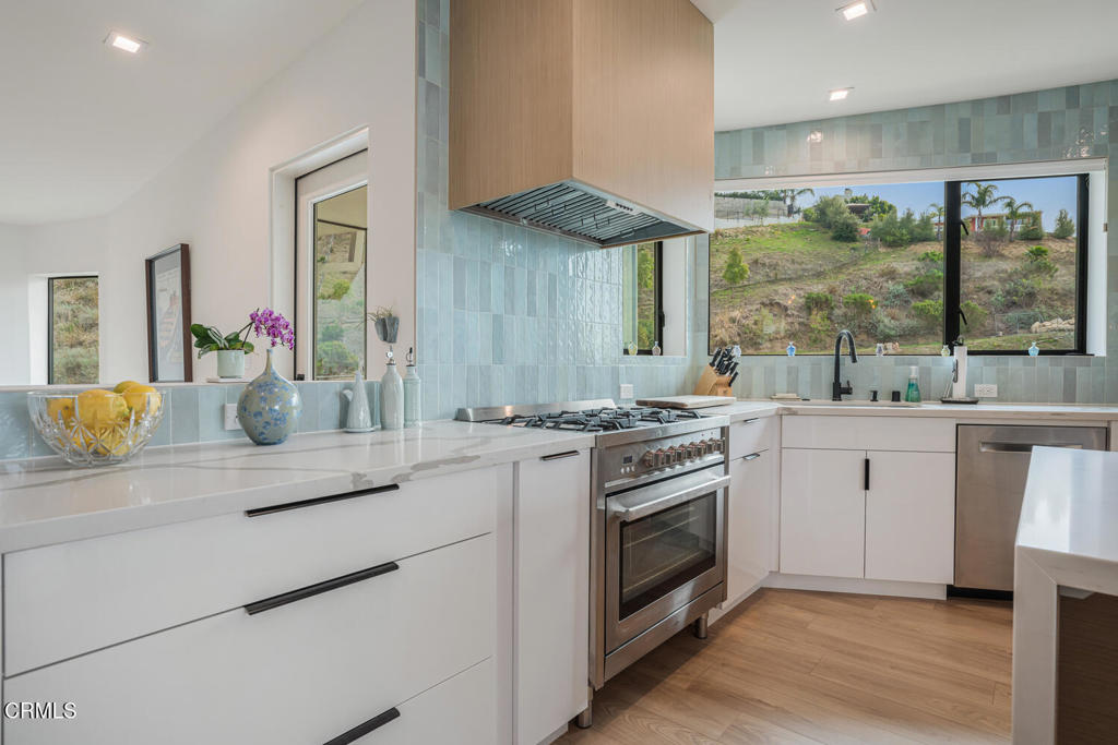 Ventura, California, 93001, United States, 3 Bedrooms Bedrooms, ,4 BathroomsBathrooms,Residential,Active,2016402