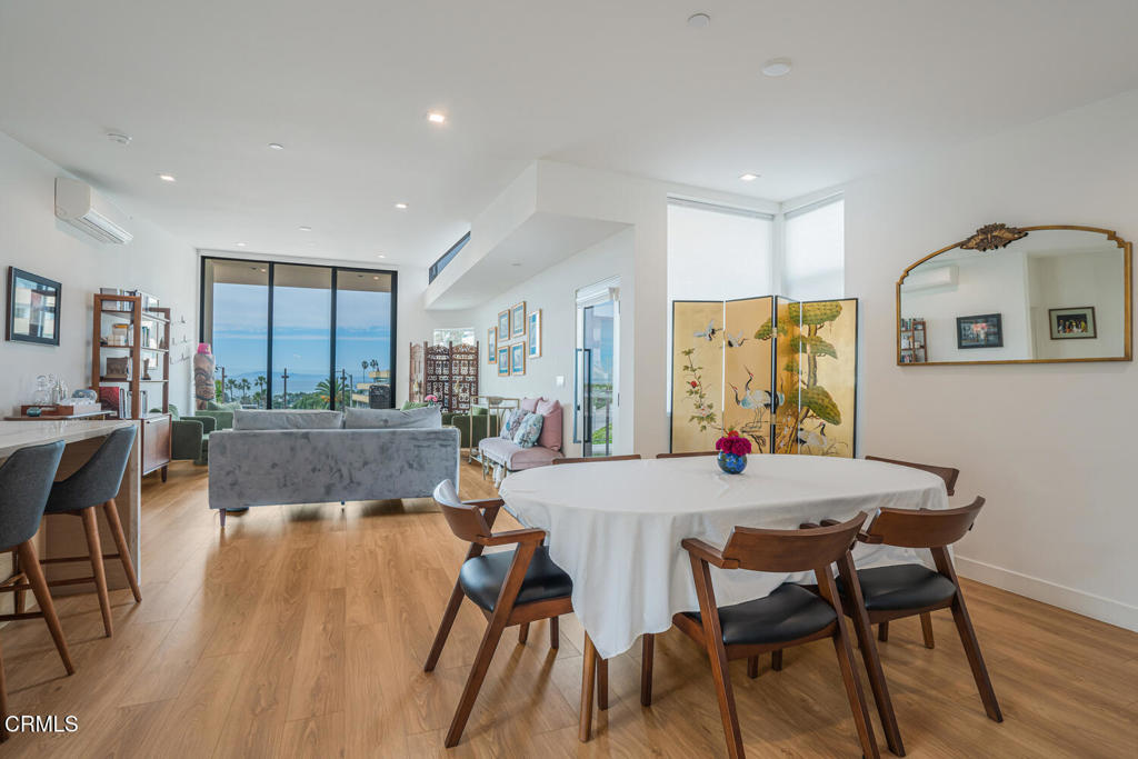 Ventura, California, 93001, United States, 3 Bedrooms Bedrooms, ,4 BathroomsBathrooms,Residential,Active,2016402