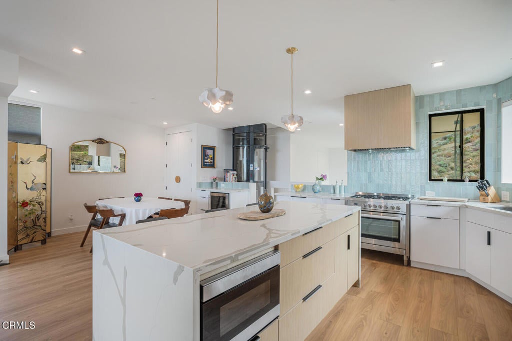 Ventura, California, 93001, United States, 3 Bedrooms Bedrooms, ,4 BathroomsBathrooms,Residential,Active,2016402