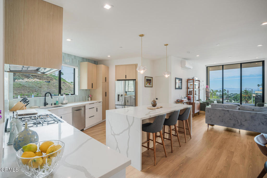 Ventura, California, 93001, United States, 3 Bedrooms Bedrooms, ,4 BathroomsBathrooms,Residential,Active,2016402