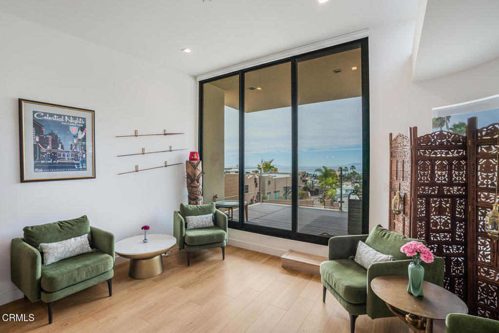 Ventura, California, 93001, United States, 3 Bedrooms Bedrooms, ,4 BathroomsBathrooms,Residential,Active,2016402