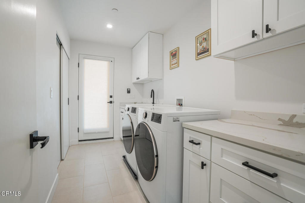 Ventura, California, 93001, United States, 3 Bedrooms Bedrooms, ,4 BathroomsBathrooms,Residential,Active,2016402