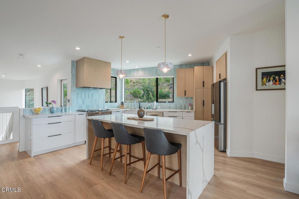 Ventura, California, 93001, United States, 3 Bedrooms Bedrooms, ,4 BathroomsBathrooms,Residential,Active,2016402