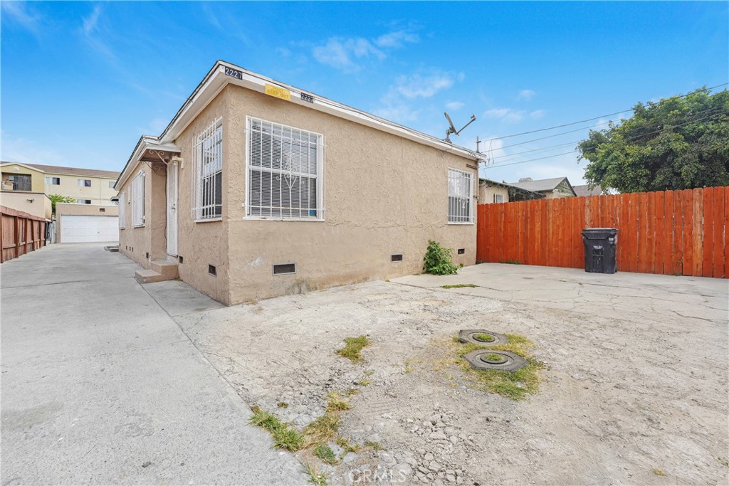 2227 E 112th