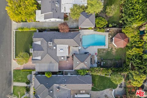 Photo of 16684 Morrison Street, Encino, CA 91436 (MLS # 25623905)