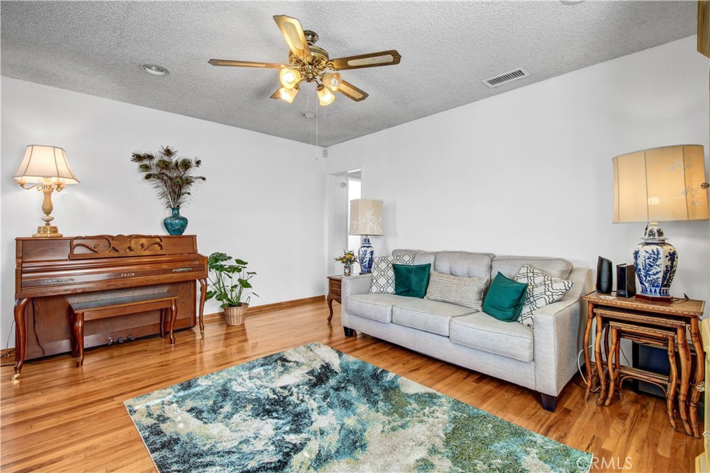 426 E 219th