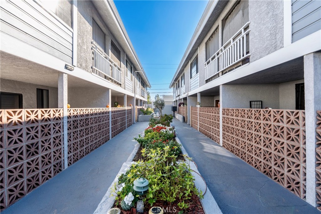 4345 W 154th 10