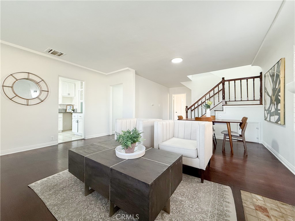 556 W 99th Street