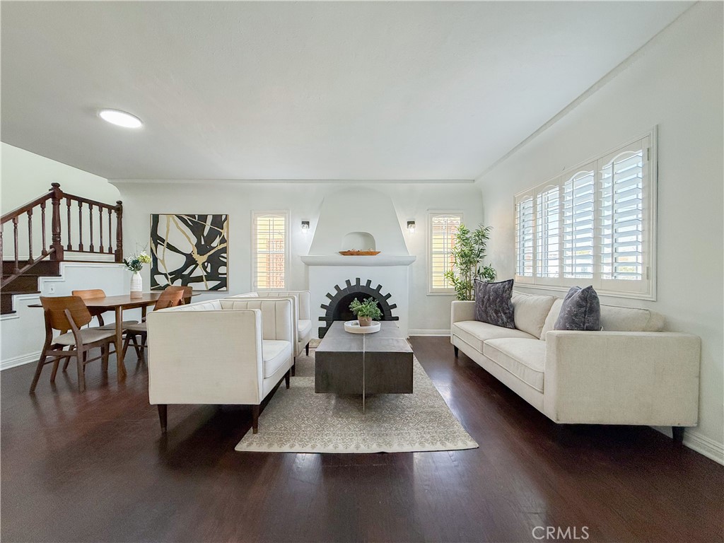 556 W 99th Street