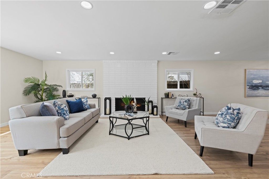Photo of 2400 Nalin Dr, Bel Air, CA 90077 (MLS # SR25216948)