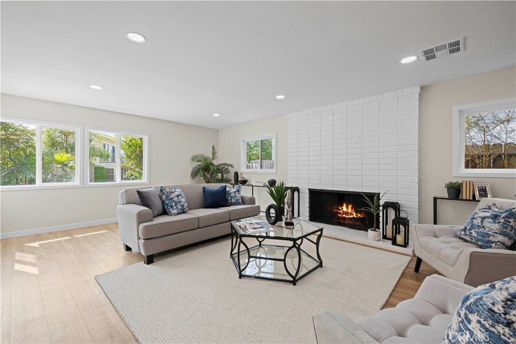 Photo of 2400 Nalin Dr, Bel Air, CA 90077 (MLS # SR25216948)