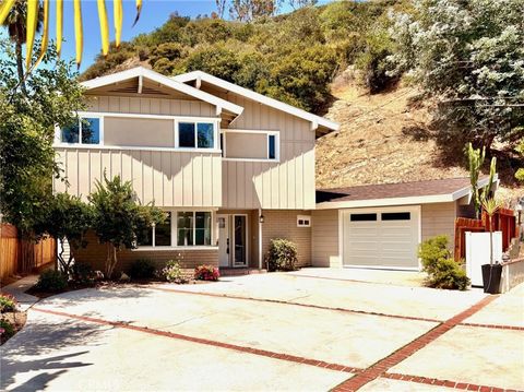 Photo of 2400 Nalin Dr, Bel Air, CA 90077 (MLS # SR25216948)