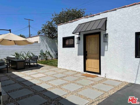 Photo of 4313 1/2 W 59th Street, Los Angeles, CA 90043 (MLS # 25599647)