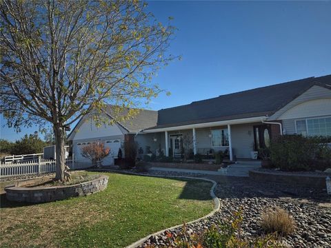 Photo of 9968 Silver Rock Road, Pinon Hills, CA 92372 (MLS # SR25253658)