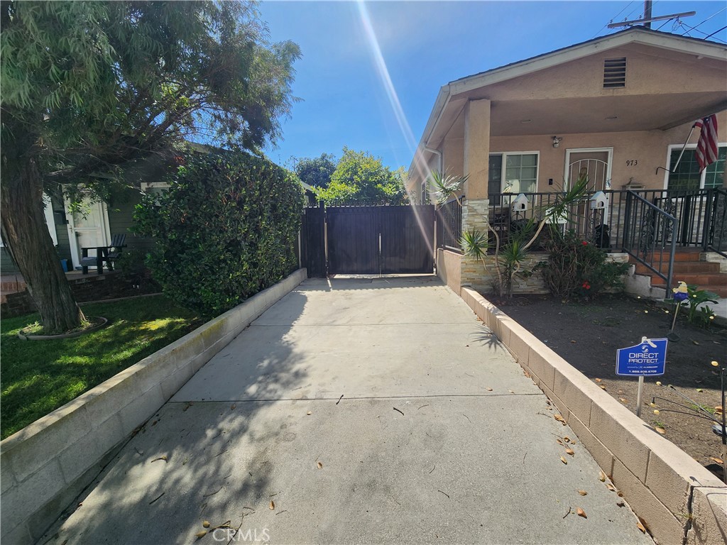 973 W 23rd